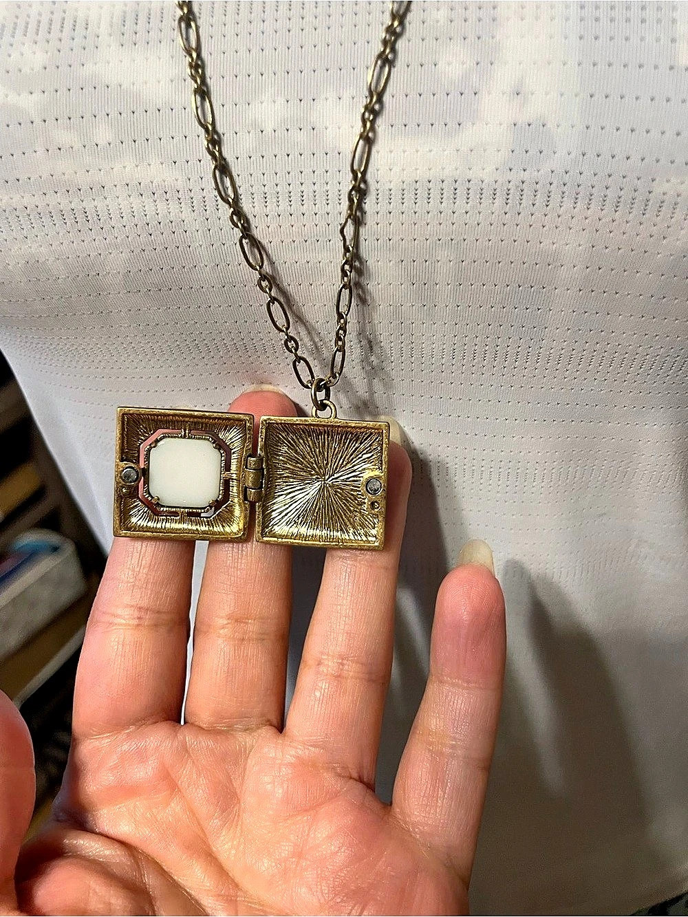 Gold-Tone Green Pendant Necklace - Picture 3 of 4